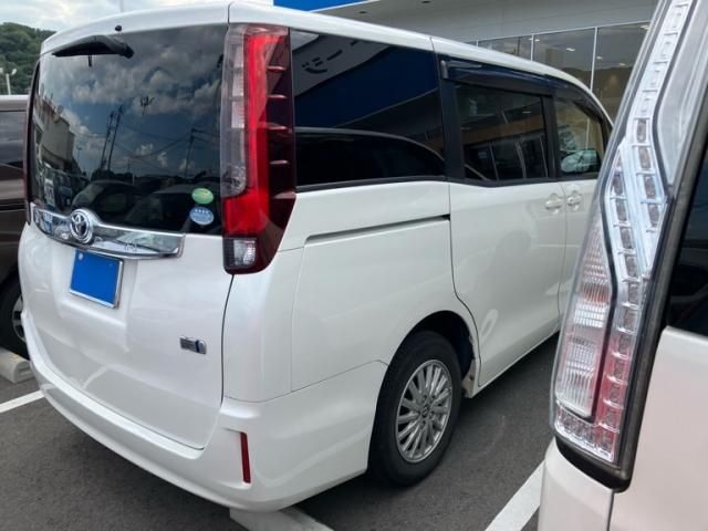 TOYOTA NOAH HYBRID 2014 Image 31