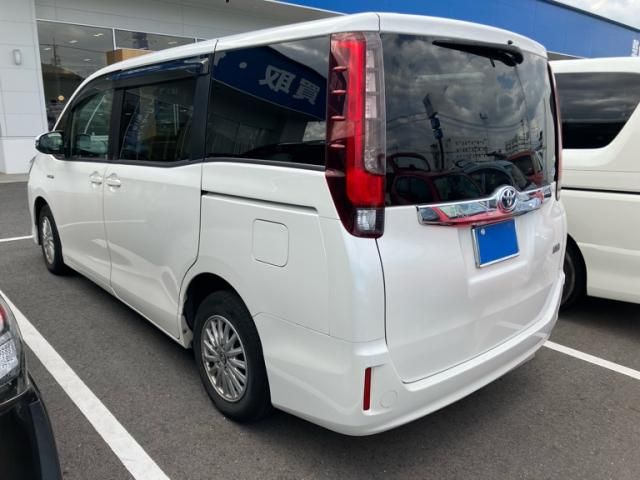 TOYOTA NOAH HYBRID 2014 Image 31