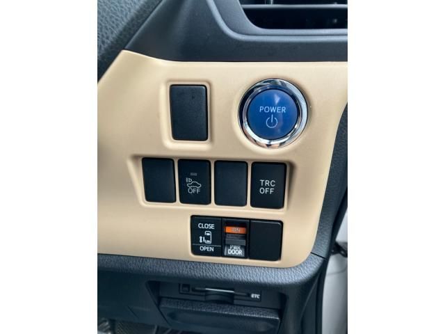 TOYOTA NOAH HYBRID 2014 Image 31