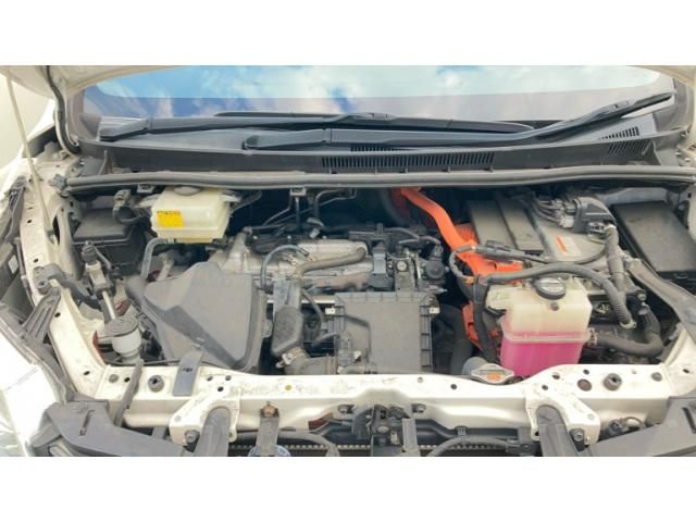 TOYOTA NOAH HYBRID 2014 Image 31