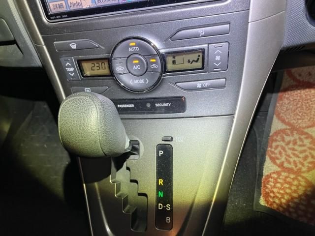 TOYOTA AURIS 2009 Image 31