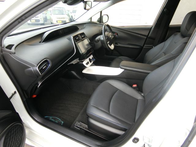 TOYOTA PRIUS 2016 Image 31