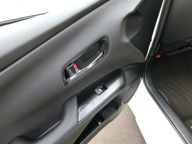 TOYOTA PRIUS 2016 Image 31