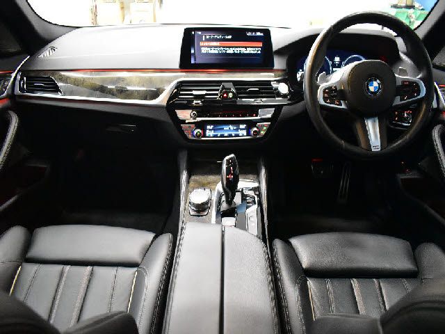 BMW 5SERIES SEDAN 2019 Image 31