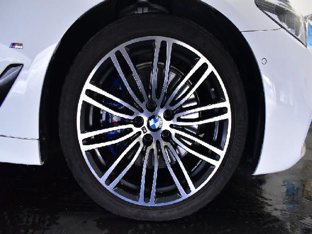 BMW 5SERIES SEDAN 2019 Image 31