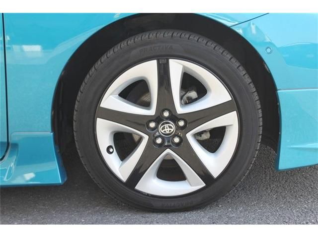 TOYOTA PRIUS PHV 2017 Image 31