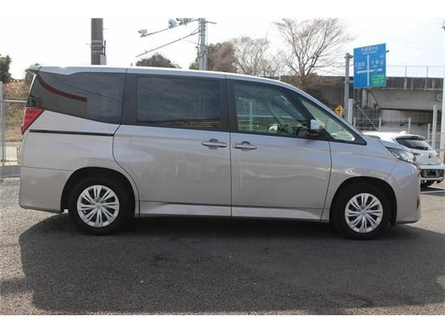 TOYOTA NOAH 2023 Image 31
