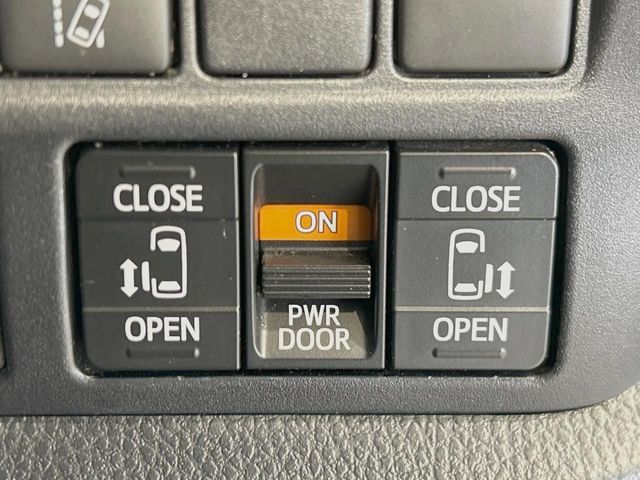 TOYOTA VOXY HYBRID 2019 Image 31