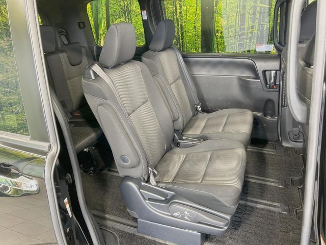 TOYOTA VOXY HYBRID 2019 Image 31