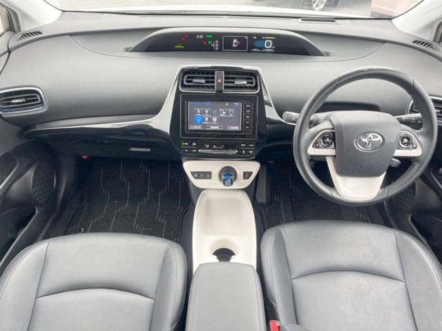 TOYOTA PRIUS 2017 Image 31