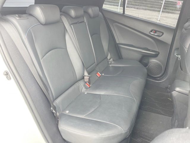 TOYOTA PRIUS 2017 Image 31