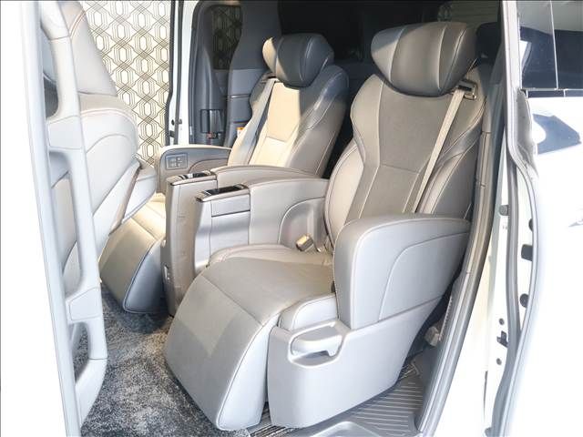 TOYOTA ALPHARD HYBRID 2024 Image 31