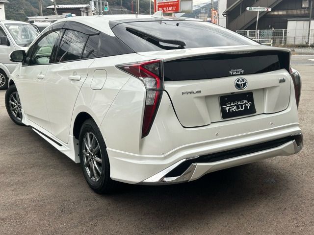TOYOTA PRIUS 2017 Image 31