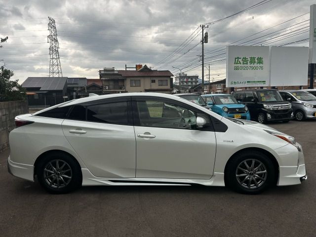 TOYOTA PRIUS 2017 Image 31