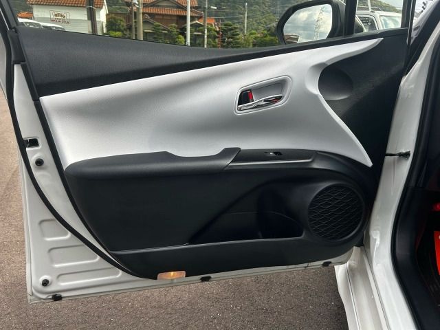 TOYOTA PRIUS 2017 Image 31