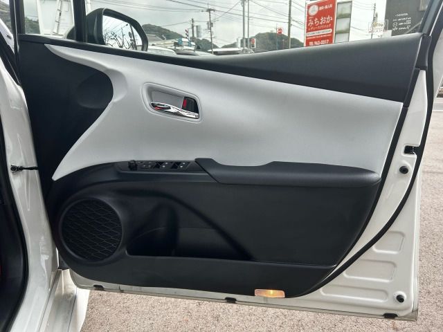 TOYOTA PRIUS 2017 Image 31