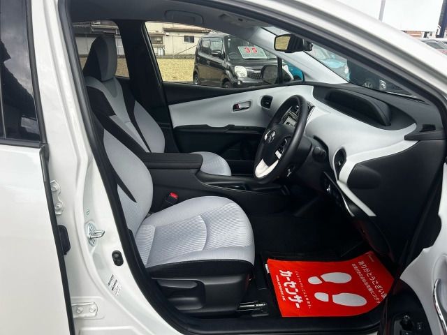 TOYOTA PRIUS 2017 Image 31