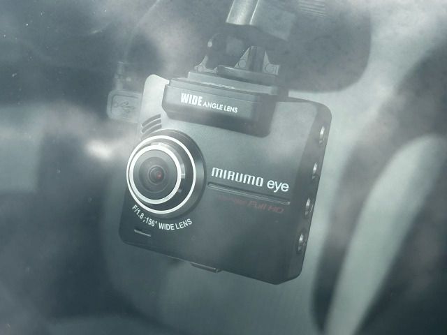 TOYOTA PRIUS 2017 Image 31