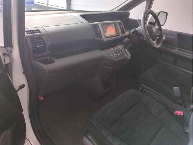 HONDA STEPWAGON 2012 Image 31