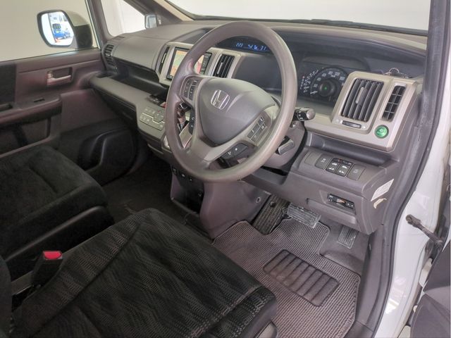 HONDA STEPWAGON 2012 Image 31