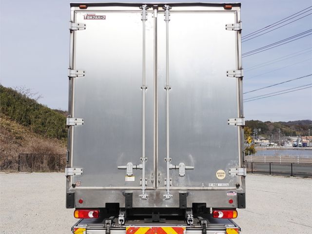 NISSAN DIESEL QUON 2017 Image 31