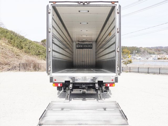 NISSAN DIESEL QUON 2017 Image 31