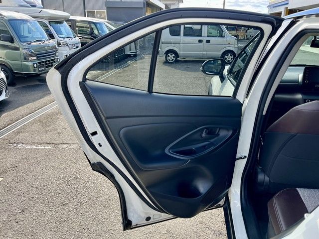 TOYOTA YARIS CROSS HYBRID 2021 Image 31