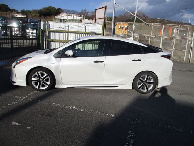 TOYOTA PRIUS 2016 Image 31