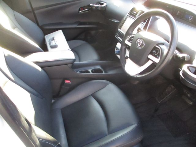 TOYOTA PRIUS 2016 Image 31