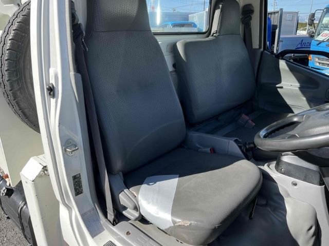 HINO DUTRO 2017 Image 31