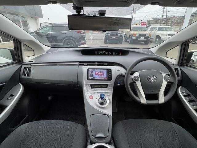 TOYOTA PRIUS 2015 Image 31