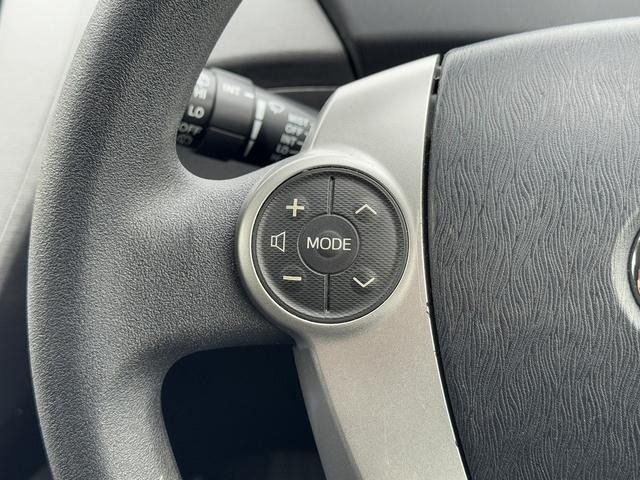 TOYOTA PRIUS 2015 Image 31