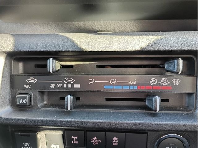 DAIHATSU HIJET TRUCK 4WD 2022 Image 31