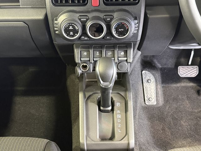 SUZUKI JIMNY NOMADE 2025 Image 31