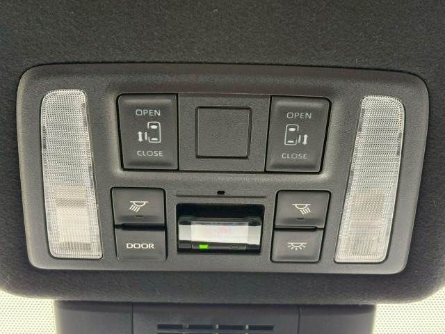 TOYOTA VOXY HYBRID 2022 Image 31