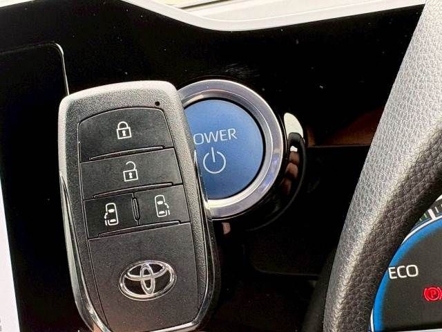 TOYOTA VOXY HYBRID 2022 Image 31