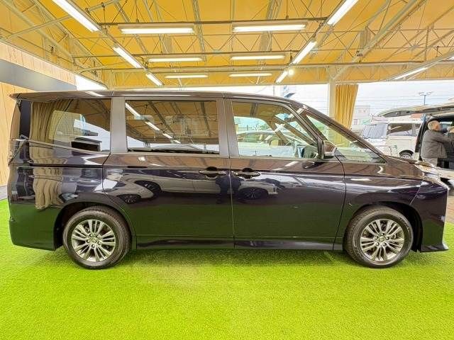 TOYOTA VOXY HYBRID 2022 Image 31