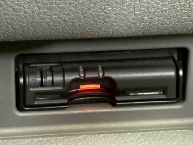 NISSAN NV350 CARAVAN 4WD 2018 Image 31