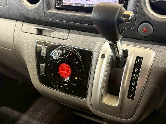 NISSAN NV350 CARAVAN 4WD 2018 Image 31