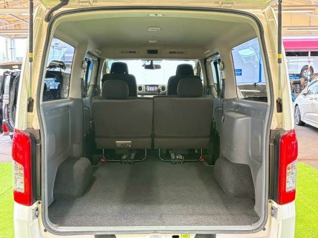 NISSAN NV350 CARAVAN 4WD 2018 Image 31