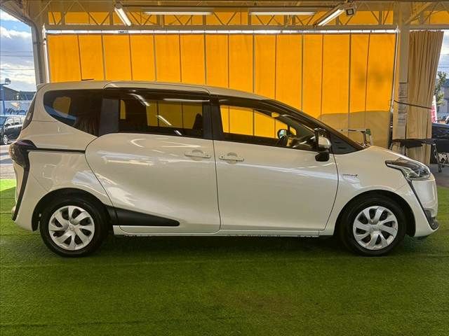 TOYOTA SIENTA HYBRID 2018 Image 31