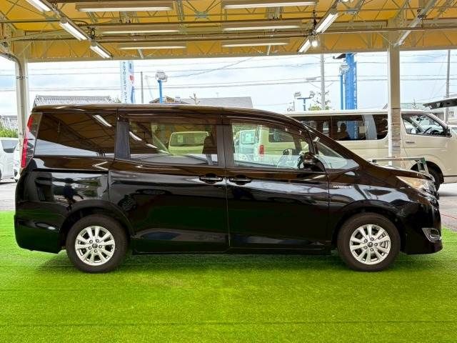 TOYOTA NOAH HYBRID 2018 Image 31