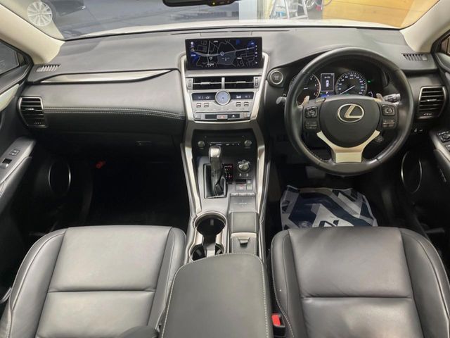 TOYOTA LEXUS NX300 2018 Image 31