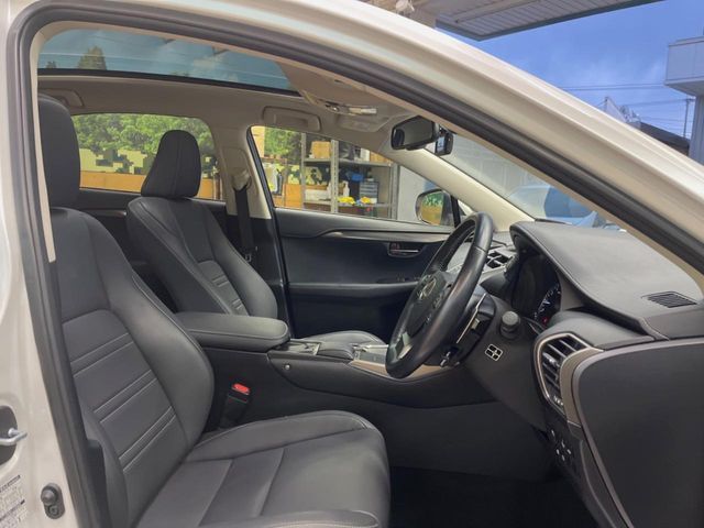 TOYOTA LEXUS NX300 2018 Image 31