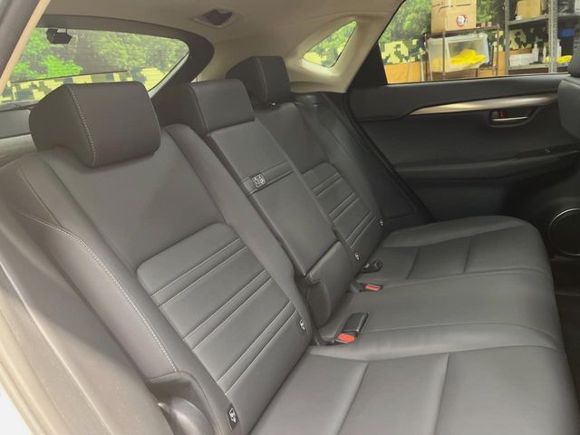 TOYOTA LEXUS NX300 2018 Image 31