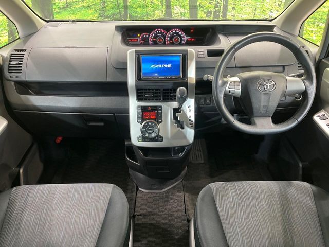 TOYOTA VOXY 2011 Image 31