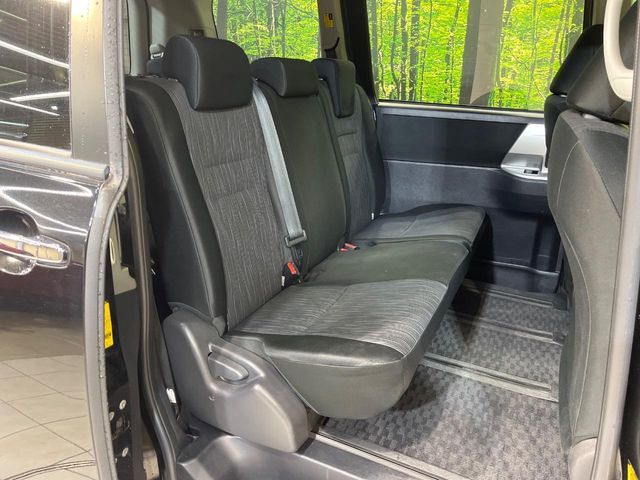 TOYOTA VOXY 2011 Image 31