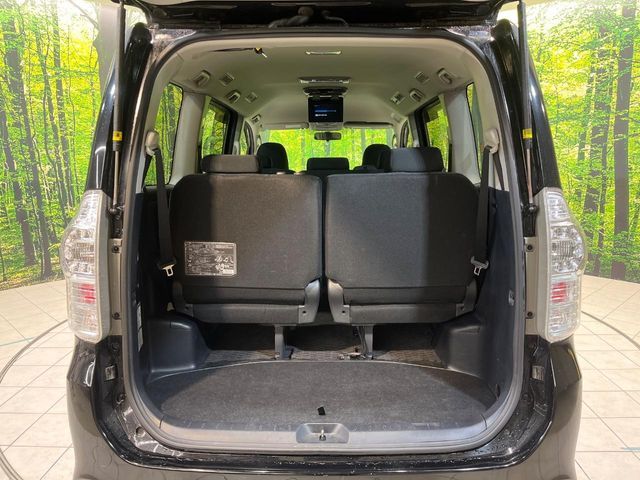 TOYOTA VOXY 2011 Image 31