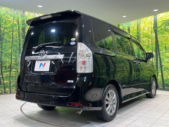 TOYOTA VOXY 2011 Image 31