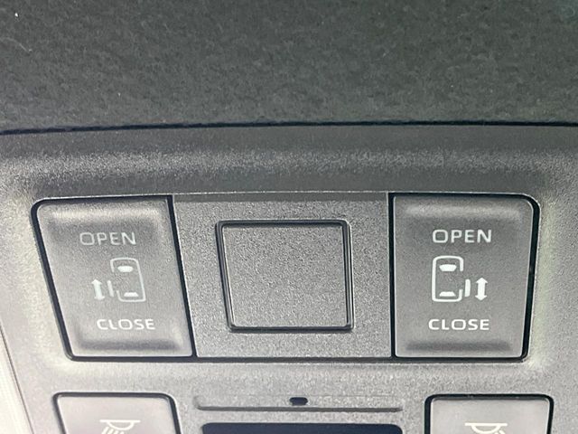 TOYOTA VOXY HYBRID 2023 Image 31